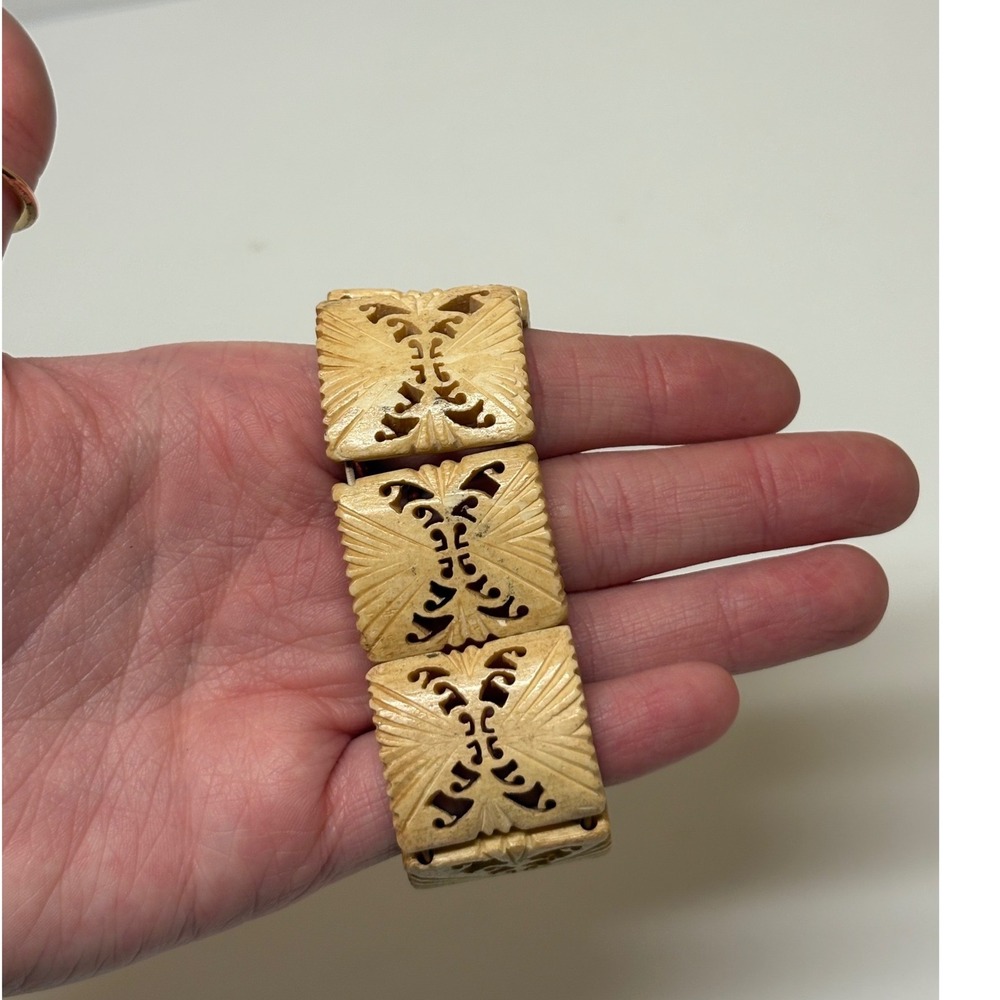 Vintage Style Carved Stretch Bracelet Cream Boho Openwork